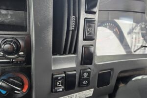 サムネイル: 平成26年　いすゞ　フォワード　４トン４段クレーンロング　フックイン・ラジコン付（車検1年付）