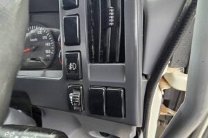 サムネイル: 平成26年　いすゞ　フォワード　４トン４段クレーンロング　フックイン・ラジコン付（車検1年付）