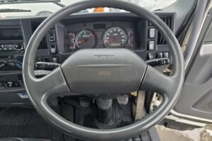 サムネイル: 平成26年　いすゞ　フォワード　４トン４段クレーンロング　フックイン・ラジコン付（車検1年付）