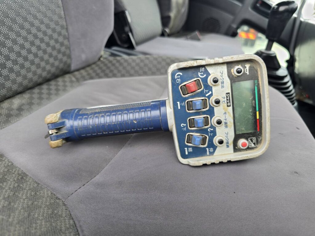 平成26年　いすゞ　フォワード　４トン４段クレーンロング　フックイン・ラジコン付（車検1年付）