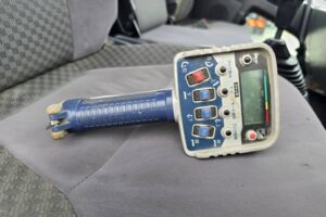 サムネイル: 平成26年　いすゞ　フォワード　４トン４段クレーンロング　フックイン・ラジコン付（車検1年付）