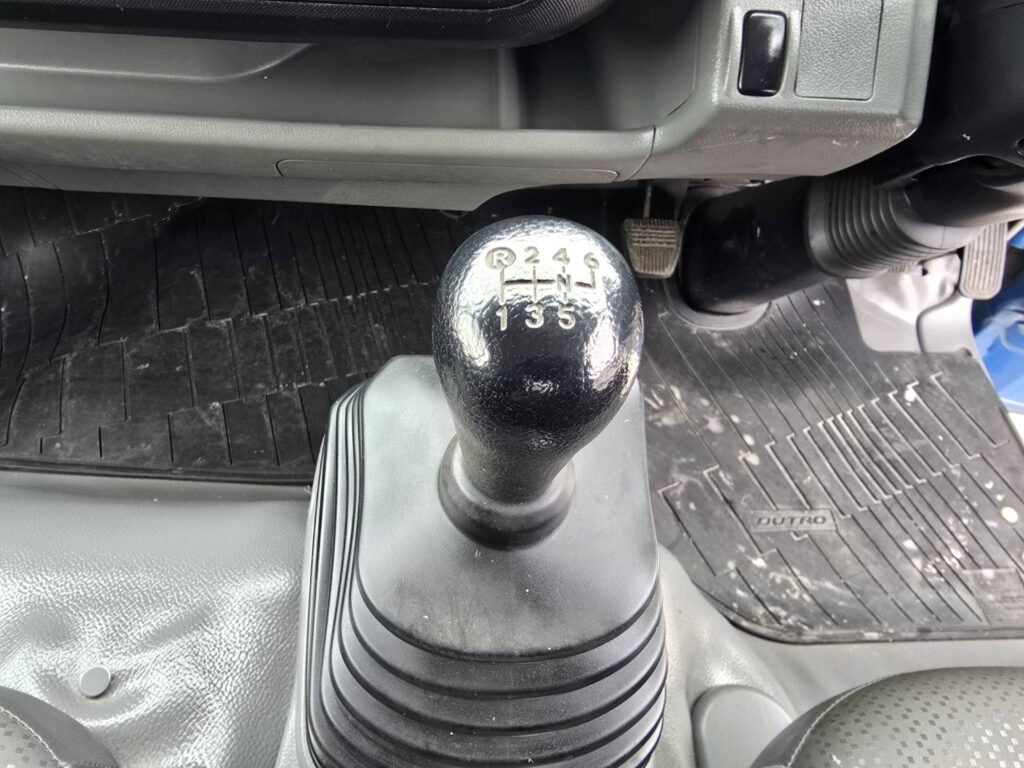 平成27年　日野　デュトロ　２トン平　ワイド超ロング（車検1年付）