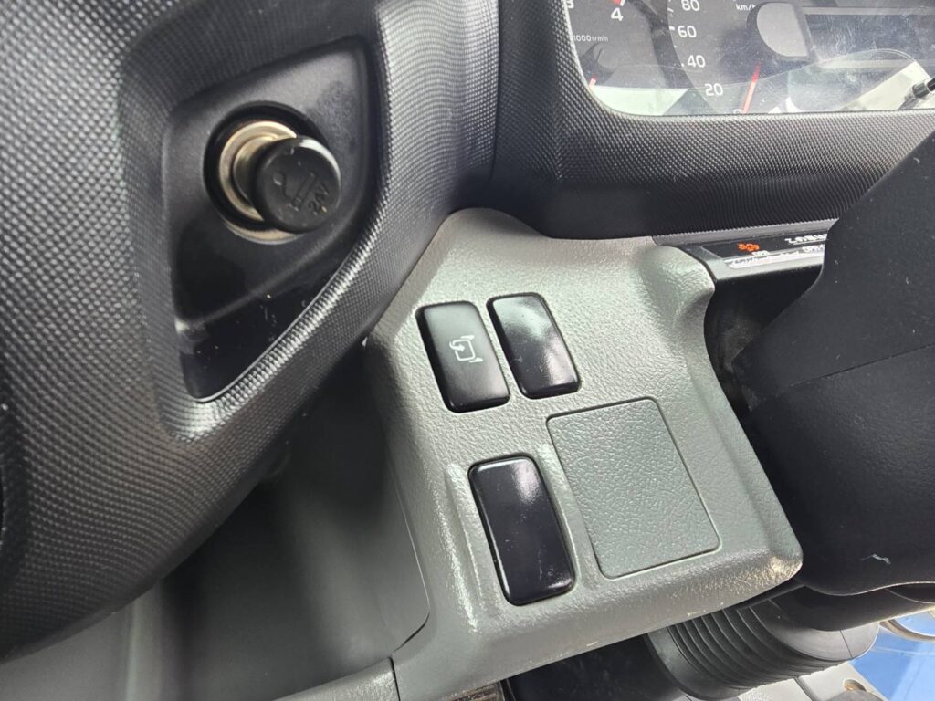 平成27年　日野　デュトロ　２トン平　ワイド超ロング（車検1年付）