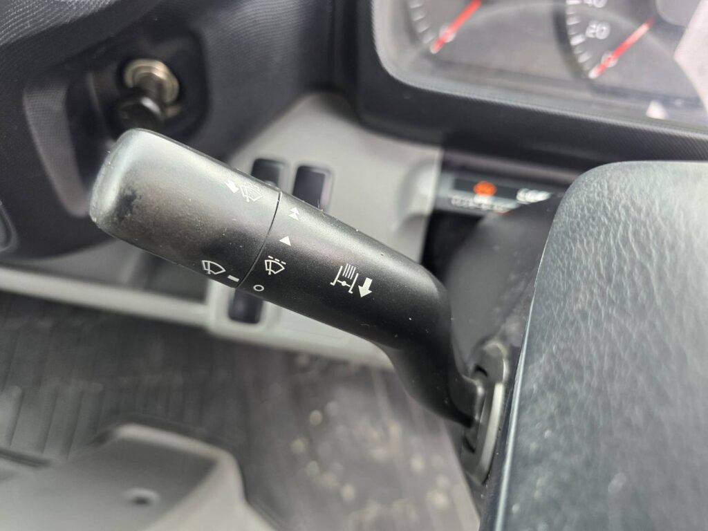 平成27年　日野　デュトロ　２トン平　ワイド超ロング（車検1年付）