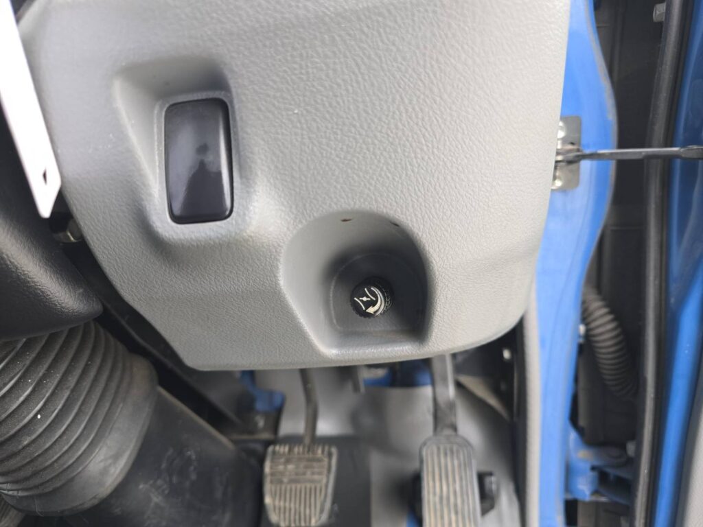 平成27年　日野　デュトロ　２トン平　ワイド超ロング（車検1年付）