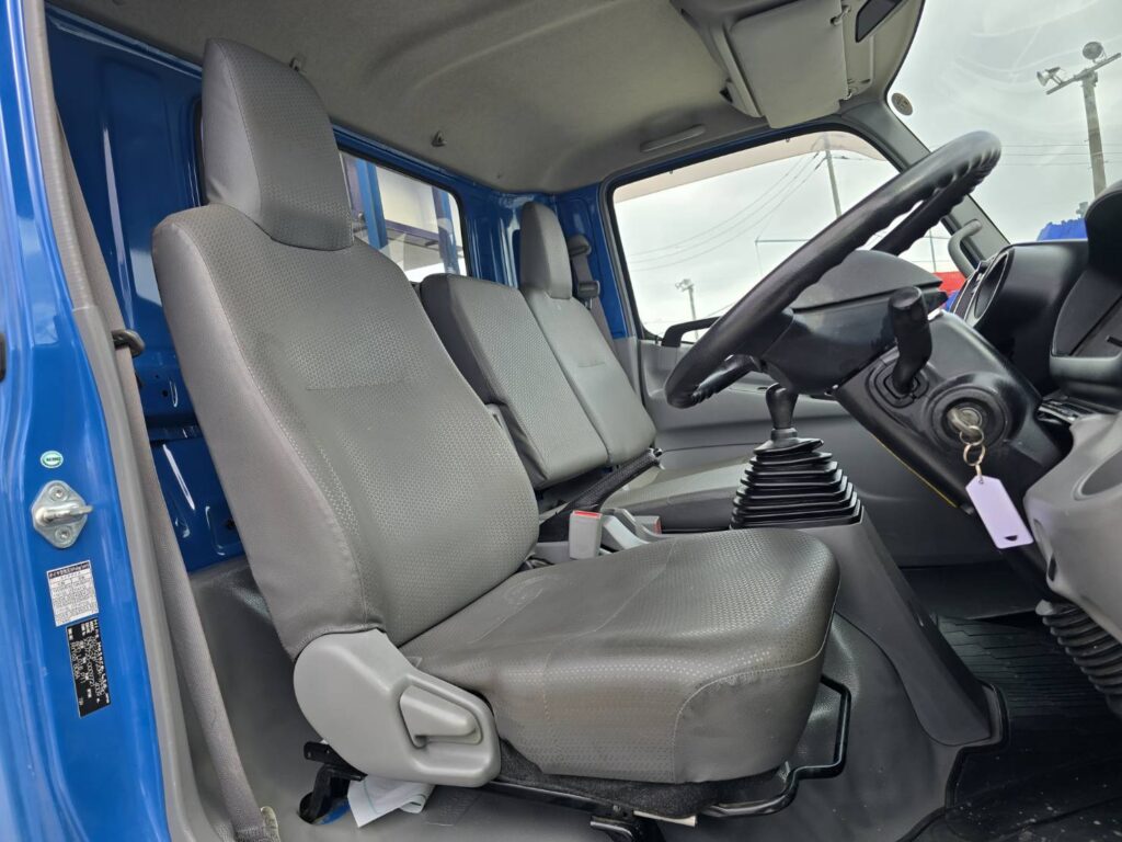 平成27年　日野　デュトロ　２トン平　ワイド超ロング（車検1年付）