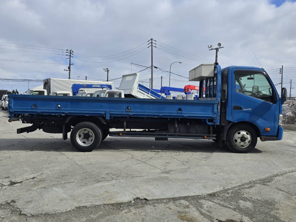 平成27年　日野　デュトロ　２トン平　ワイド超ロング（車検1年付）