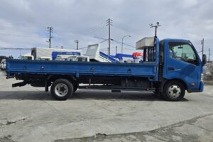 サムネイル: 平成27年　日野　デュトロ　２トン平　ワイド超ロング（車検1年付）