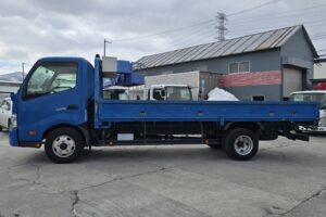 サムネイル: 平成27年　日野　デュトロ　２トン平　ワイド超ロング（車検1年付）