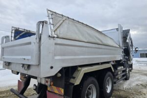 サムネイル: 平成26年　いすゞ　ギガ大型ダンプ　２デフ・ベッド・電動コボレーン（車検令和８年10月）