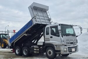 サムネイル: 平成26年　いすゞ　ギガ大型ダンプ　２デフ・ベッド・電動コボレーン（車検令和８年10月）