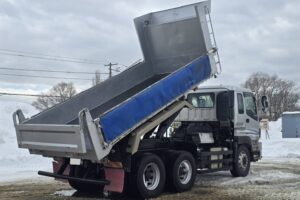 サムネイル: 平成26年　いすゞ　ギガ大型ダンプ　２デフ・ベッド・電動コボレーン（車検令和８年10月）