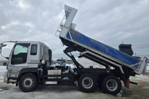 サムネイル: 平成26年　いすゞ　ギガ大型ダンプ　２デフ・ベッド・電動コボレーン（車検令和８年10月）
