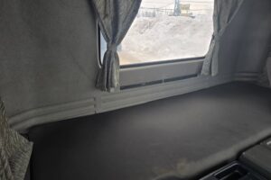 サムネイル: 平成26年　いすゞ　ギガ大型ダンプ　２デフ・ベッド・電動コボレーン（車検令和８年10月）