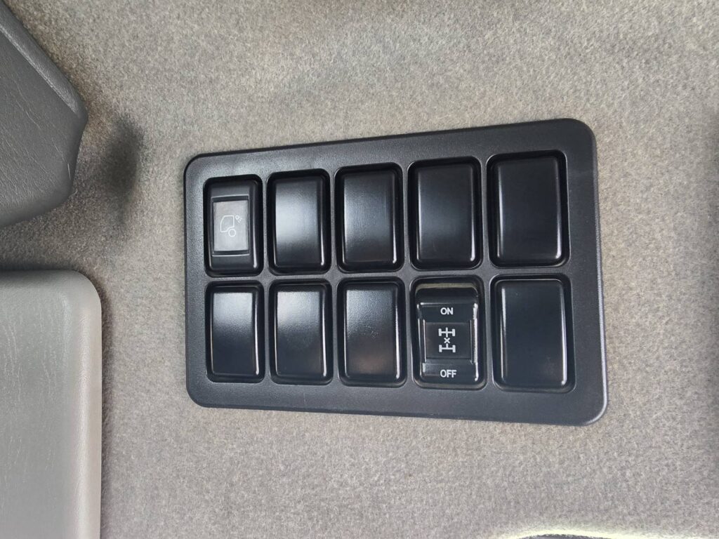 平成26年　いすゞ　ギガ大型ダンプ　２デフ・ベッド・電動コボレーン（車検令和８年10月）