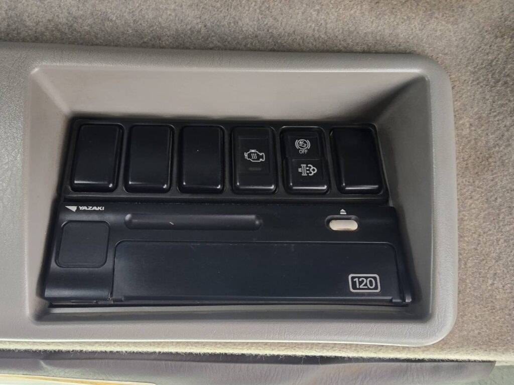 平成26年　いすゞ　ギガ大型ダンプ　２デフ・ベッド・電動コボレーン（車検令和８年10月）