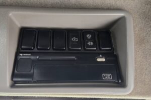 サムネイル: 平成26年　いすゞ　ギガ大型ダンプ　２デフ・ベッド・電動コボレーン（車検令和８年10月）