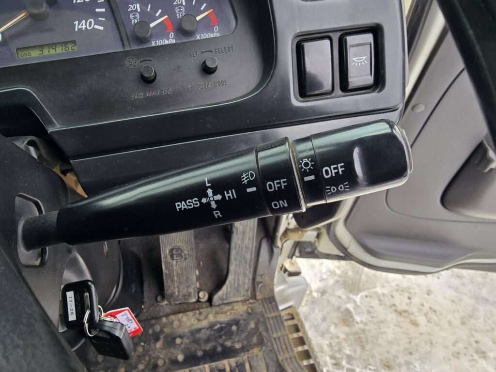 平成26年　いすゞ　ギガ大型ダンプ　２デフ・ベッド・電動コボレーン（車検令和８年10月）