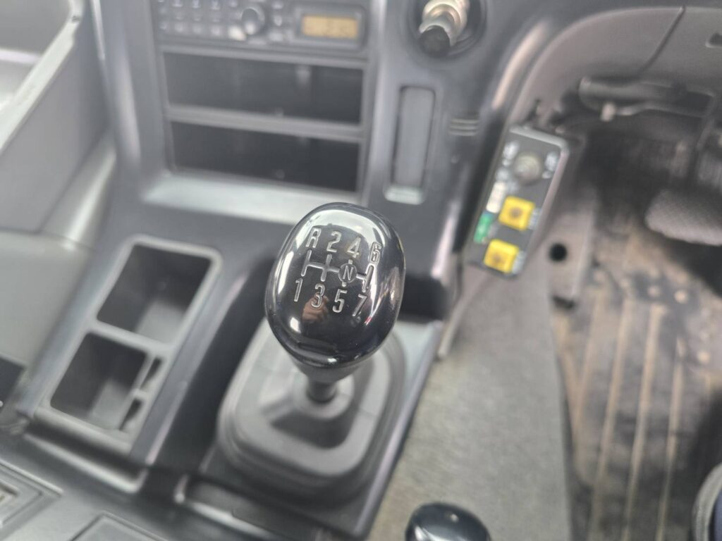 平成26年　いすゞ　ギガ大型ダンプ　２デフ・ベッド・電動コボレーン（車検令和８年10月）