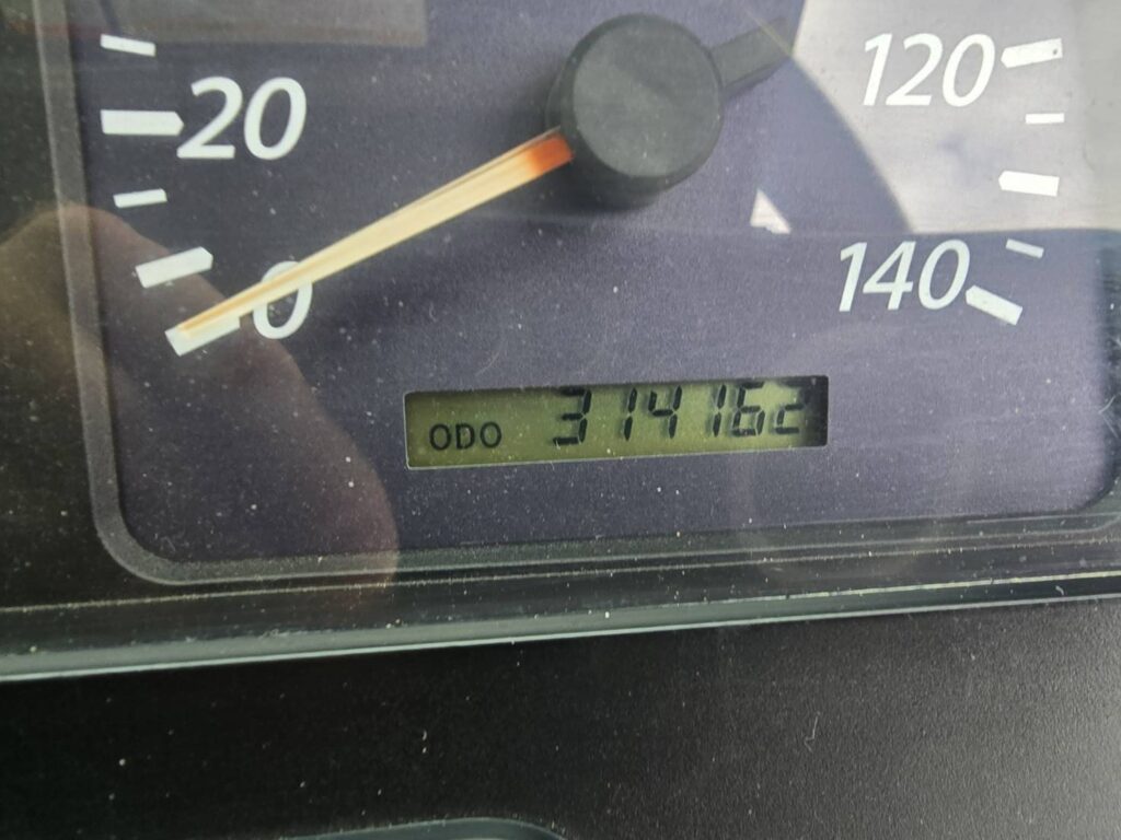 平成26年　いすゞ　ギガ大型ダンプ　２デフ・ベッド・電動コボレーン（車検令和８年10月）