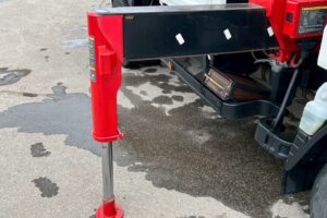 サムネイル: 【平成18年式】三菱キャンター3.5tクレーン付き平ボデー！【5段ブームラジコン付き】車検令和8年11月 札幌・江別・旭川・北見・釧路どこでも全国対応可能です！【お問い合わせは北見店へ～TEL0157-57-7166～】