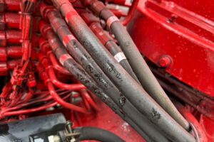 サムネイル: 【平成18年式】三菱キャンター3.5tクレーン付き平ボデー！【5段ブームラジコン付き】車検令和8年11月 札幌・江別・旭川・北見・釧路どこでも全国対応可能です！【お問い合わせは北見店へ～TEL0157-57-7166～】