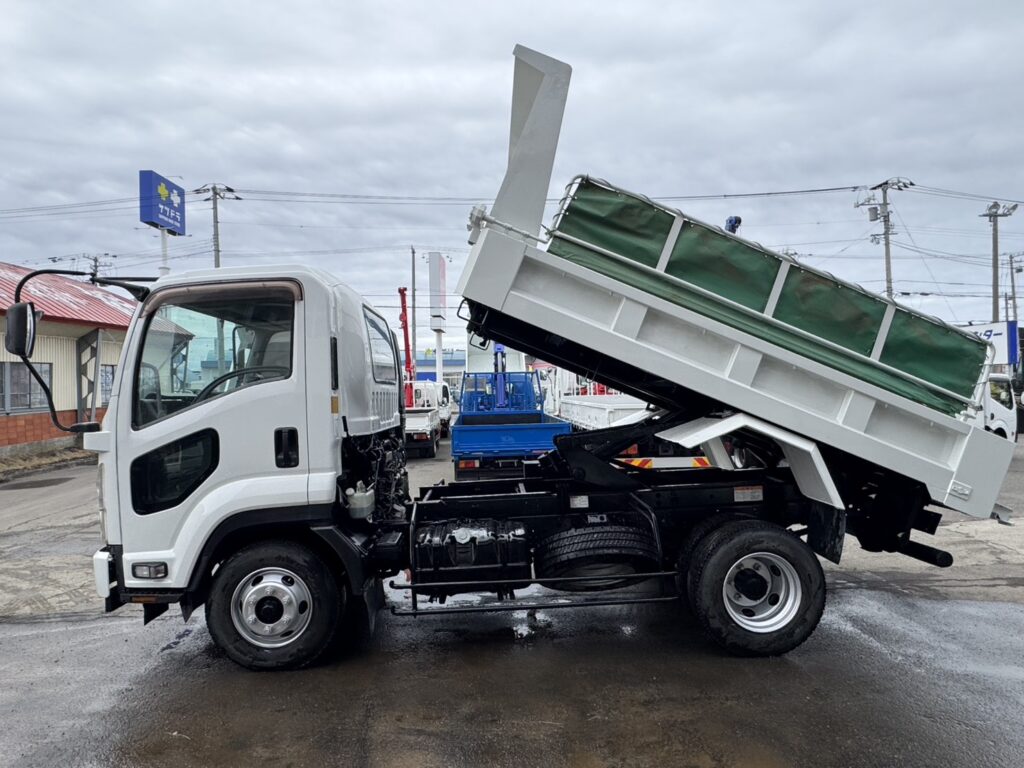 平成28年　フォワード4トンLゲートダンプ　全塗装済み　電動コボレーン　車検1年付