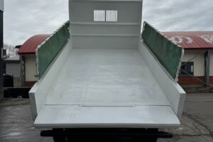 サムネイル: 平成28年　フォワード4トンLゲートダンプ　全塗装済み　電動コボレーン　車検1年付