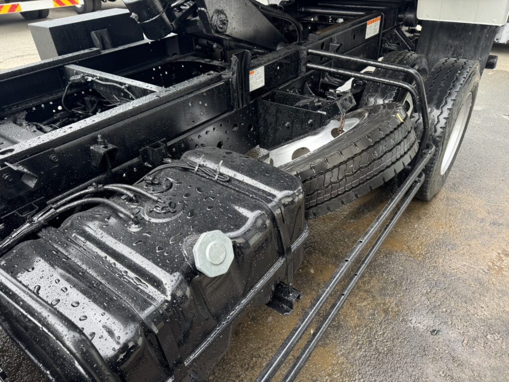 平成28年　フォワード4トンLゲートダンプ　全塗装済み　電動コボレーン　車検1年付