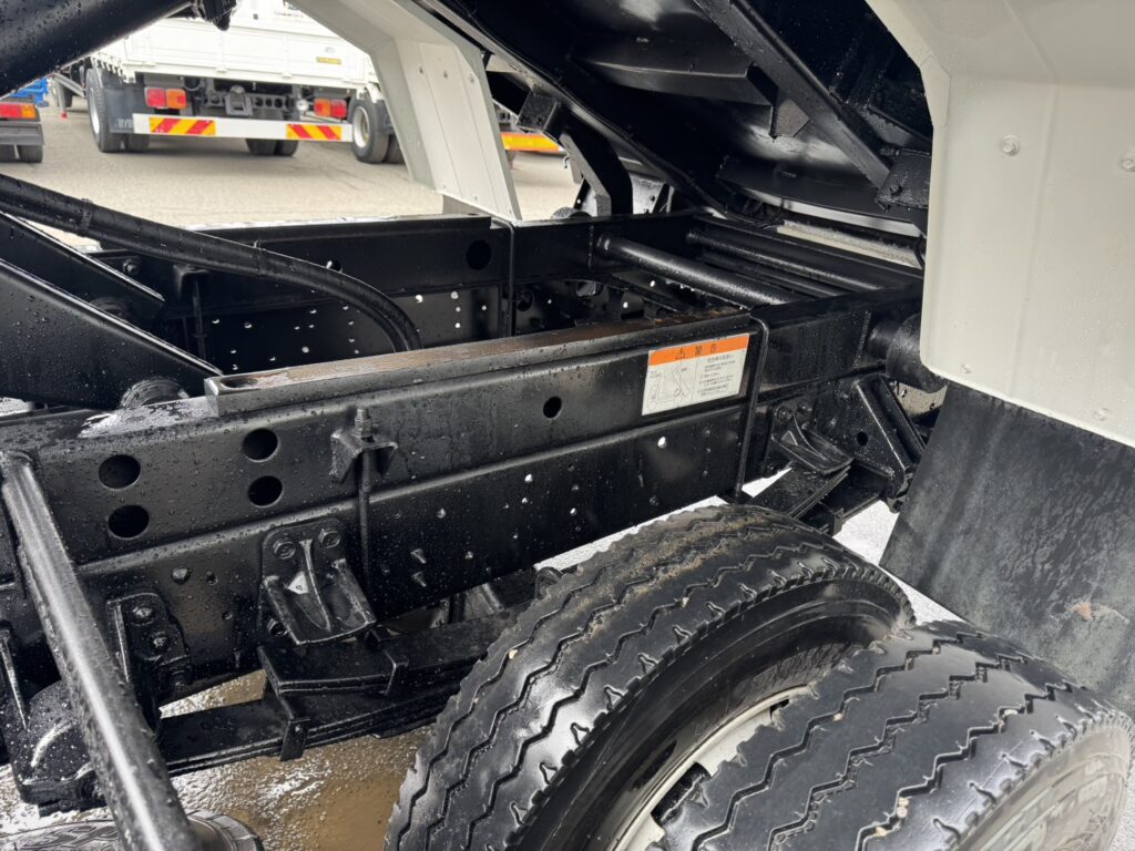 平成28年　フォワード4トンLゲートダンプ　全塗装済み　電動コボレーン　車検1年付