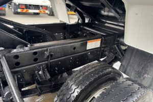 サムネイル: 平成28年　フォワード4トンLゲートダンプ　全塗装済み　電動コボレーン　車検1年付