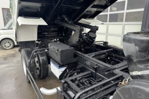 サムネイル: 平成28年　フォワード4トンLゲートダンプ　全塗装済み　電動コボレーン　車検1年付