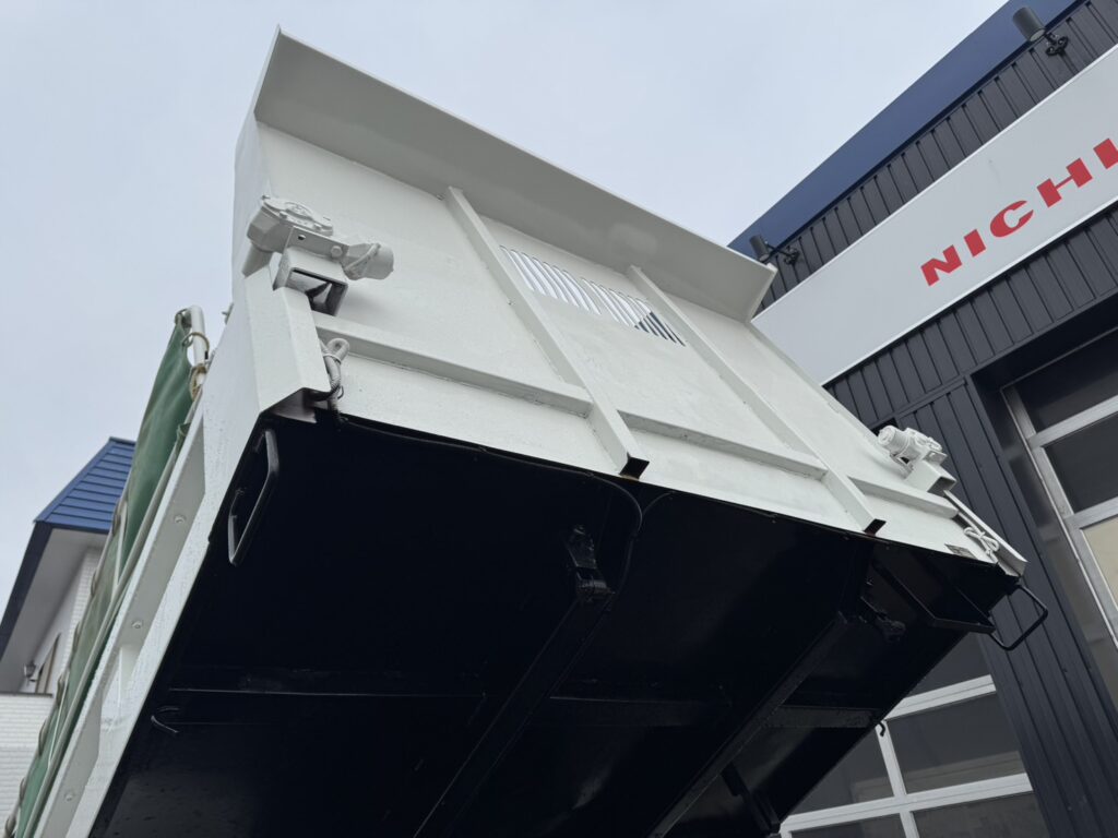 平成28年　フォワード4トンLゲートダンプ　全塗装済み　電動コボレーン　車検1年付