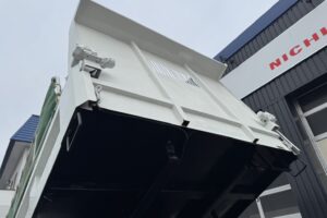 サムネイル: 平成28年　フォワード4トンLゲートダンプ　全塗装済み　電動コボレーン　車検1年付