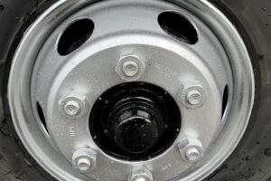 サムネイル: 平成28年　フォワード4トンLゲートダンプ　全塗装済み　電動コボレーン　車検1年付