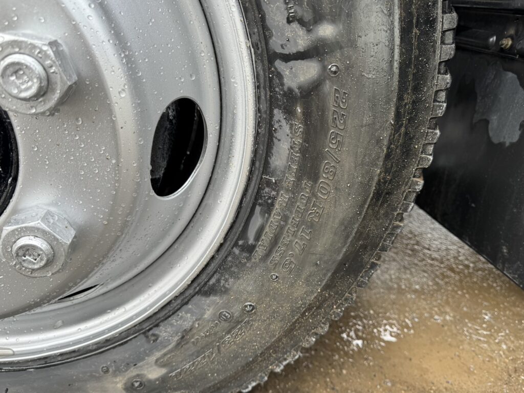 平成28年　フォワード4トンLゲートダンプ　全塗装済み　電動コボレーン　車検1年付