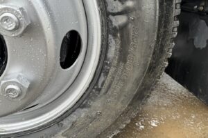 サムネイル: 平成28年　フォワード4トンLゲートダンプ　全塗装済み　電動コボレーン　車検1年付