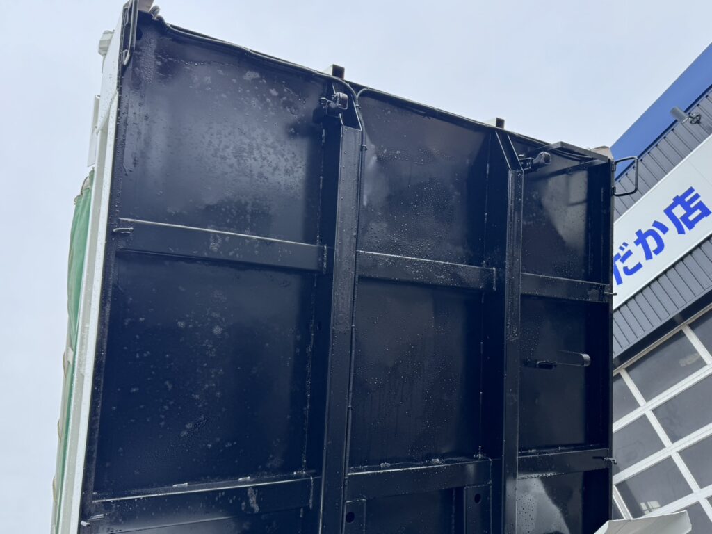 平成28年　フォワード4トンLゲートダンプ　全塗装済み　電動コボレーン　車検1年付