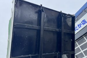 サムネイル: 平成28年　フォワード4トンLゲートダンプ　全塗装済み　電動コボレーン　車検1年付