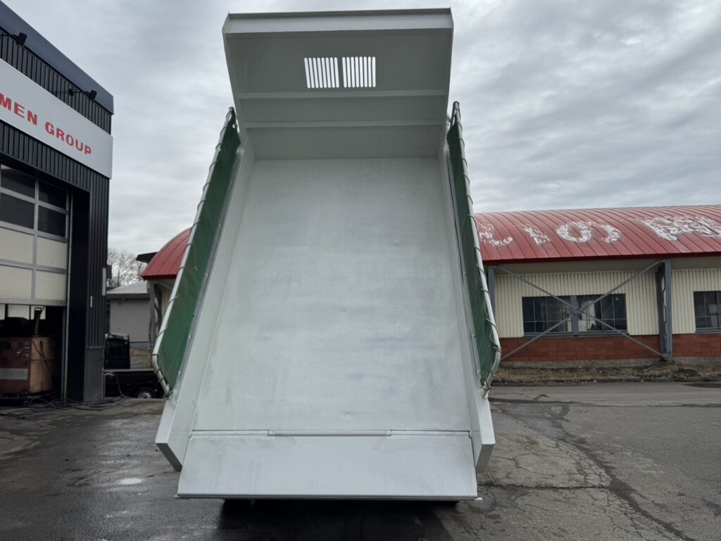 平成28年　フォワード4トンLゲートダンプ　全塗装済み　電動コボレーン　車検1年付