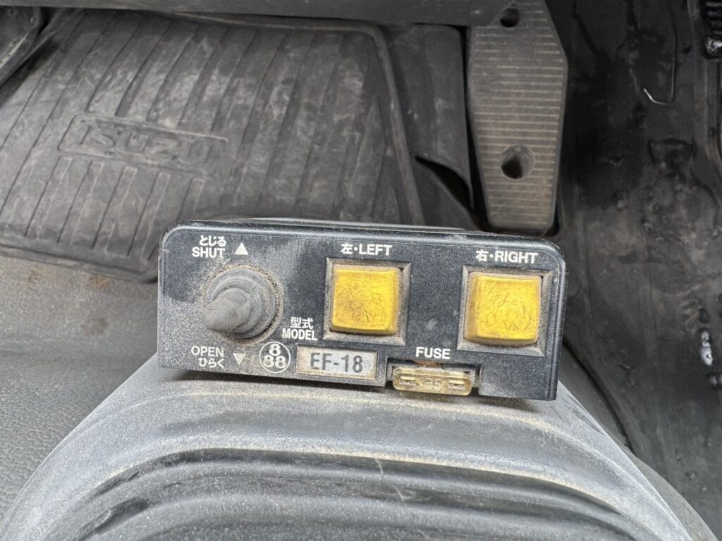 平成28年　フォワード4トンLゲートダンプ　全塗装済み　電動コボレーン　車検1年付