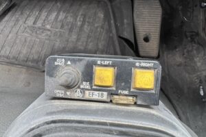 サムネイル: 平成28年　フォワード4トンLゲートダンプ　全塗装済み　電動コボレーン　車検1年付