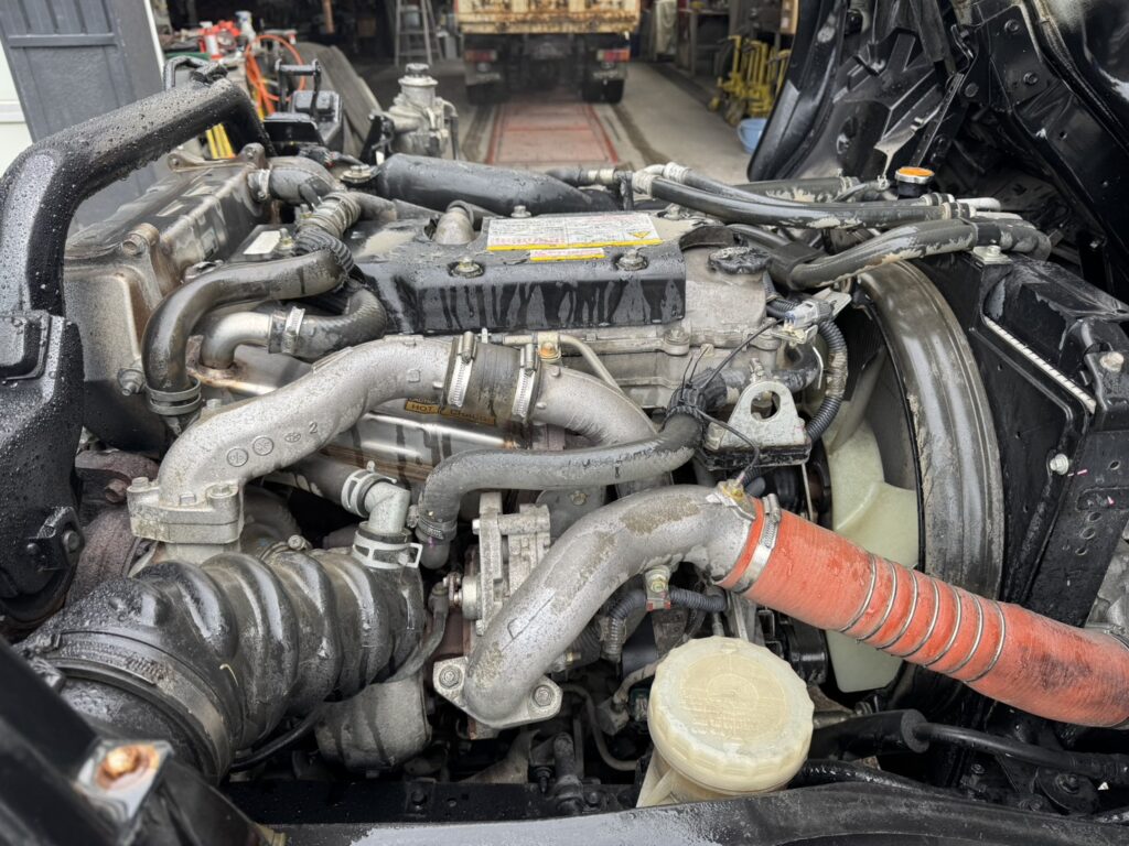 平成28年　フォワード4トンLゲートダンプ　全塗装済み　電動コボレーン　車検1年付