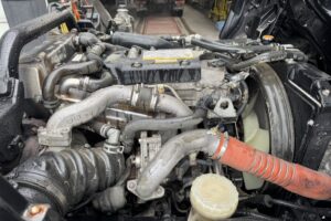 サムネイル: 平成28年　フォワード4トンLゲートダンプ　全塗装済み　電動コボレーン　車検1年付