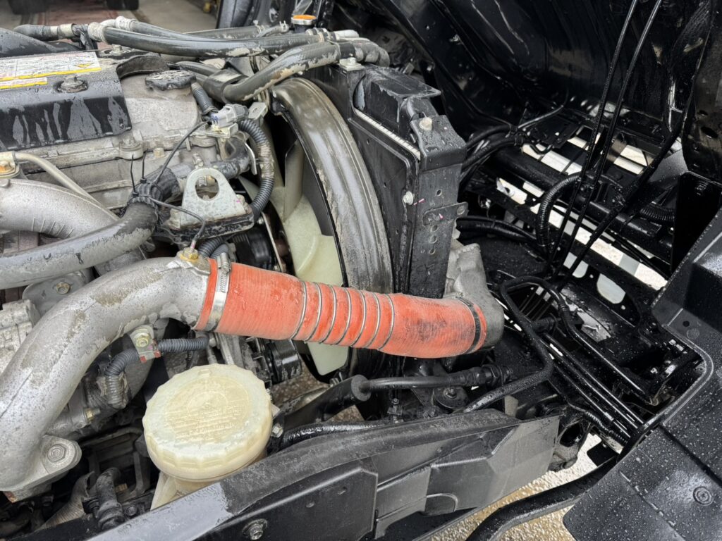 平成28年　フォワード4トンLゲートダンプ　全塗装済み　電動コボレーン　車検1年付