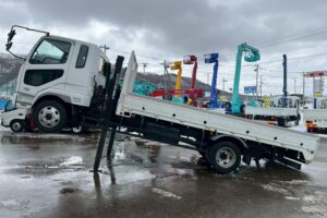 サムネイル: 【平成２１年】　三菱　ファイター　４トン　ハイジャッキセルフ　★ウインチ付　★ベッド付　(車検1年付）【お問い合わせは北見店へ～TEL0157-57-7166～】