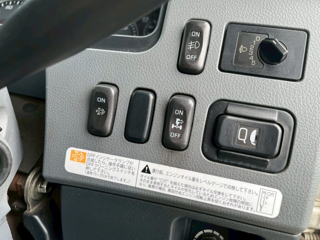 【平成２１年】　三菱　ファイター　４トン　ハイジャッキセルフ　★ウインチ付　★ベッド付　(車検1年付）【お問い合わせは北見店へ～TEL0157-57-7166～】