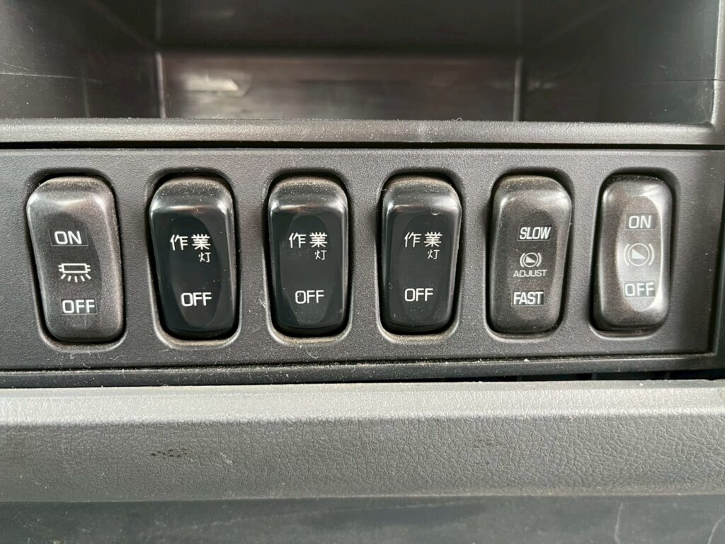 【平成２１年】　三菱　ファイター　４トン　ハイジャッキセルフ　★ウインチ付　★ベッド付　(車検1年付）【お問い合わせは北見店へ～TEL0157-57-7166～】