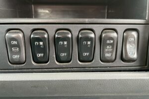 サムネイル: 【平成２１年】　三菱　ファイター　４トン　ハイジャッキセルフ　★ウインチ付　★ベッド付　(車検1年付）【お問い合わせは北見店へ～TEL0157-57-7166～】