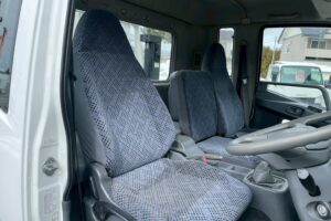 サムネイル: 【平成２１年】　三菱　ファイター　４トン　ハイジャッキセルフ　★ウインチ付　★ベッド付　(車検1年付）【お問い合わせは北見店へ～TEL0157-57-7166～】